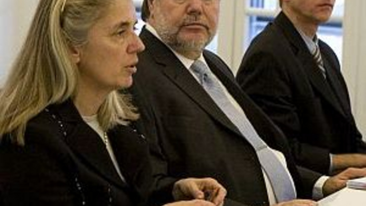 Generalsekretärin Isabel Pfeiffer-Poensgen und Ministerpräsident Kurt Beck bei der Sitzung in Mainz; Bild: M. Pipprich