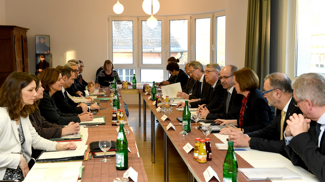 Evangelische Kirchen und Landesregierung trafen sich zu Beratungen 