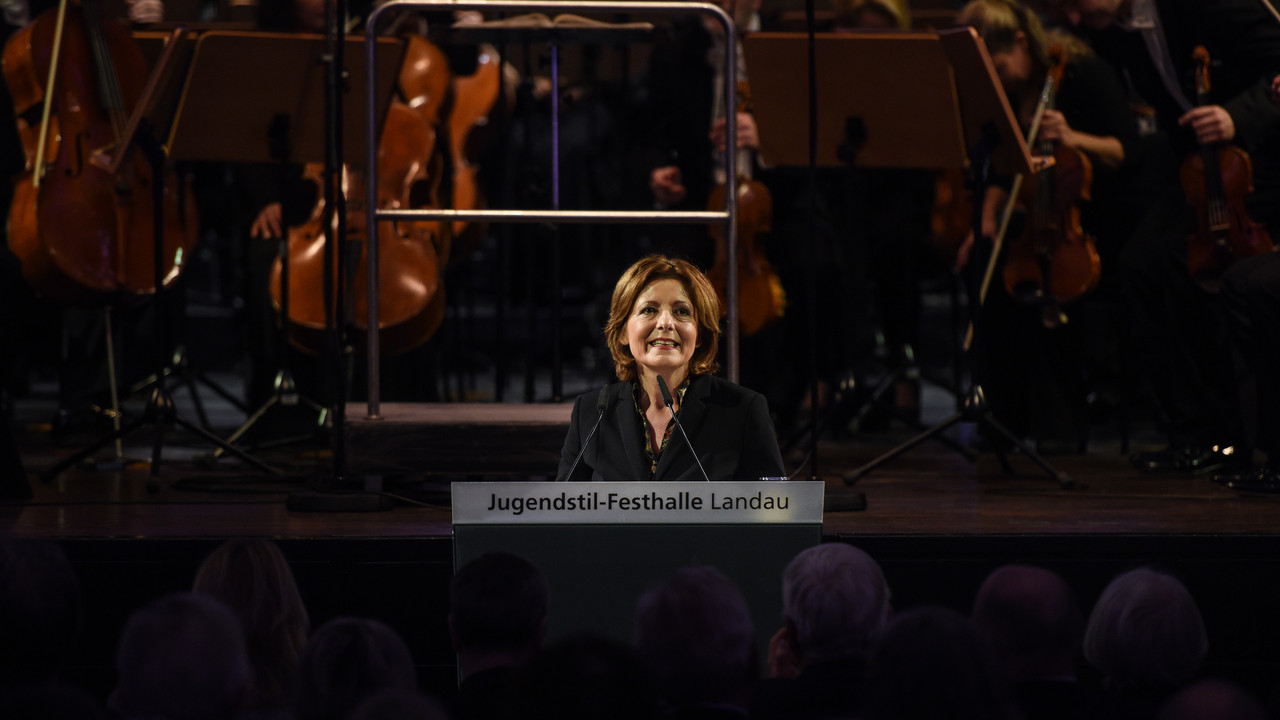 Ministerpräsidentin Malu Dreyer beim 100-jährigen Jubiläum der Deutschen Staatsphilharmonie Rheinland-Pfalz.
