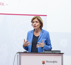 Pressekonferenz zu Bund-Länder-Beratungen über Corona-Strategie am 25.11.20