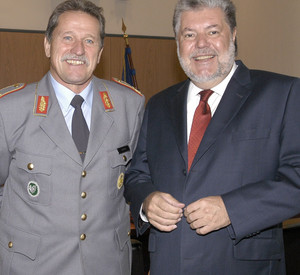 Ministerpräsident Beck und Brigadegeneral Hupka; Bild: Wolf