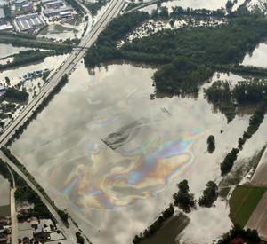 Luftaufnahme des Hochwassers an der Donau in Deggendorf (Bayern) am 9. Juni 2013; Bild: dpa