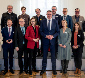 Offizieller Startschuss zur Erarbeitung ihrer Medienkompetenzstrategie Offizieller Startschuss zur Überarbeitung ihrer Medienkompetenzstrategie