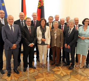 Ministerpräsidentin Malu Dreyer ernennt Justiz-, Ökonomie- und Sanitätsräten; Bild: Sämmer