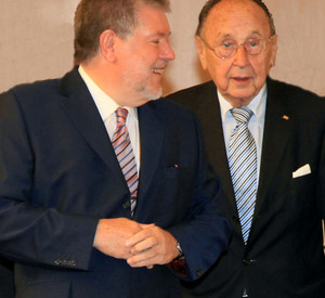 Ministerpräsident Kurt Beck und Bundesminister a. D. Hans-Dietrich Genscher; Bild: Staatskanzlei