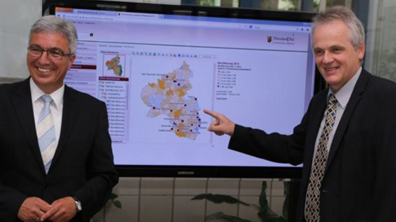 Lewentz und Berres stellen neue Geofunktion vor. Bild: isim