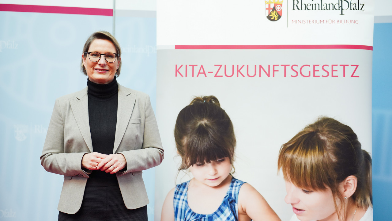 Bildungsministerin Dr. Stefanie Hubig Sonderprogramm Kita