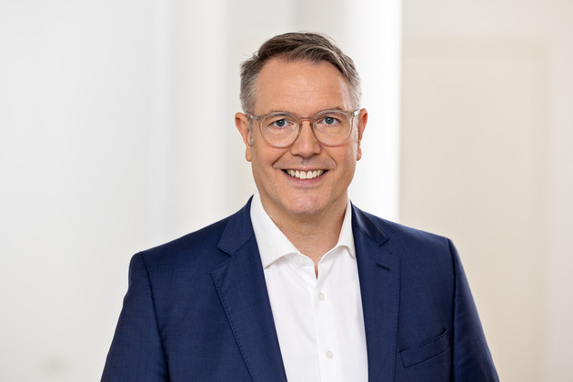 Ministerpräsident Alexander Schweitzer gratulierte 980 über 100-Jährigen und 6.266 Ehejubilaren