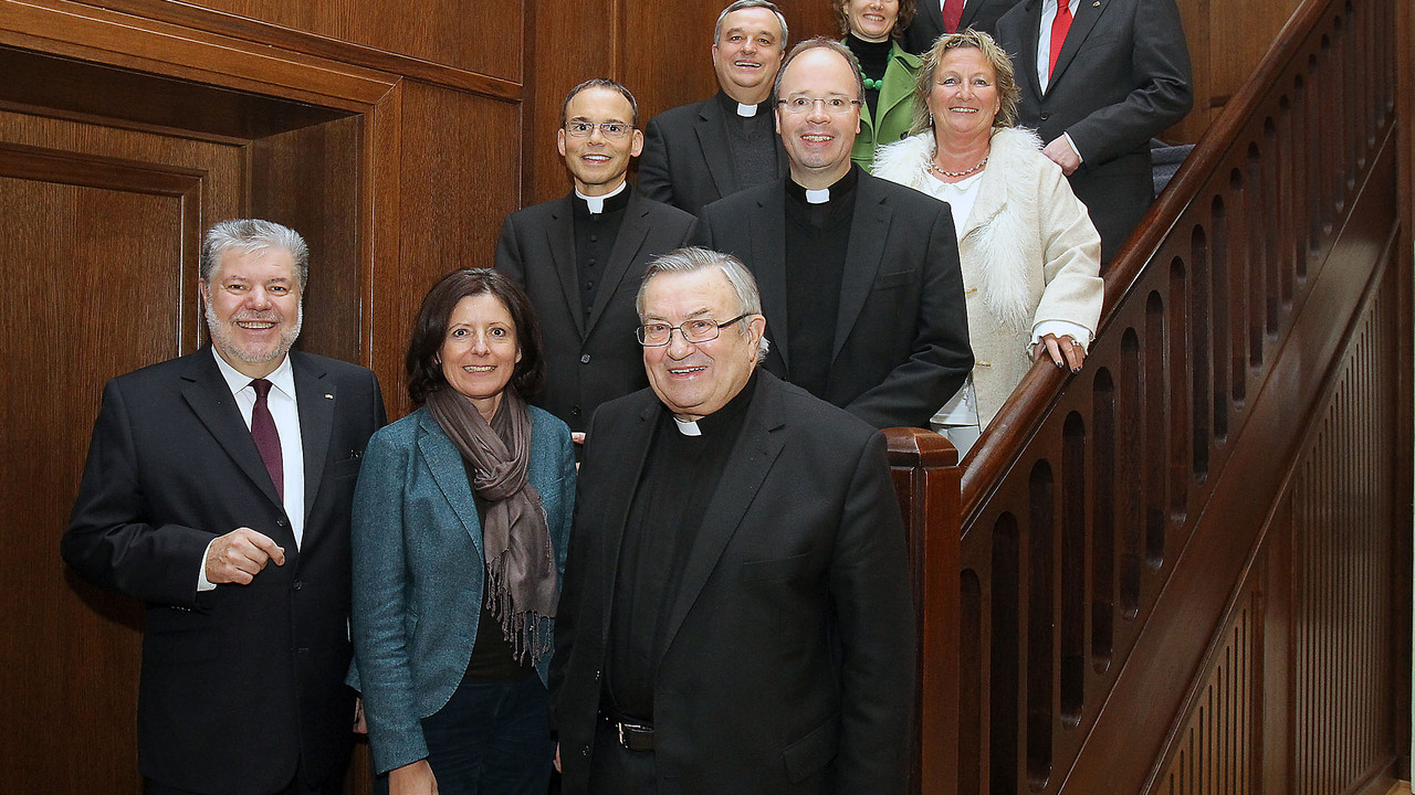 Gruppenfoto der Landesregierung mit den katholischen Kirchenvertretern; Bild: Stefan Sämmer / © Staatskanzlei