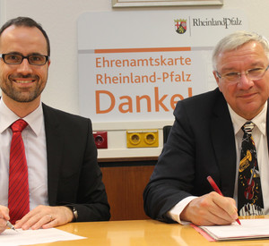 Staatssekretär Hoch und der Koblenzer Oberbürgermeister Hofmann-Göttig