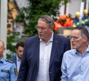 Alexander Schweitzer und Michael Ebling in Kröv.