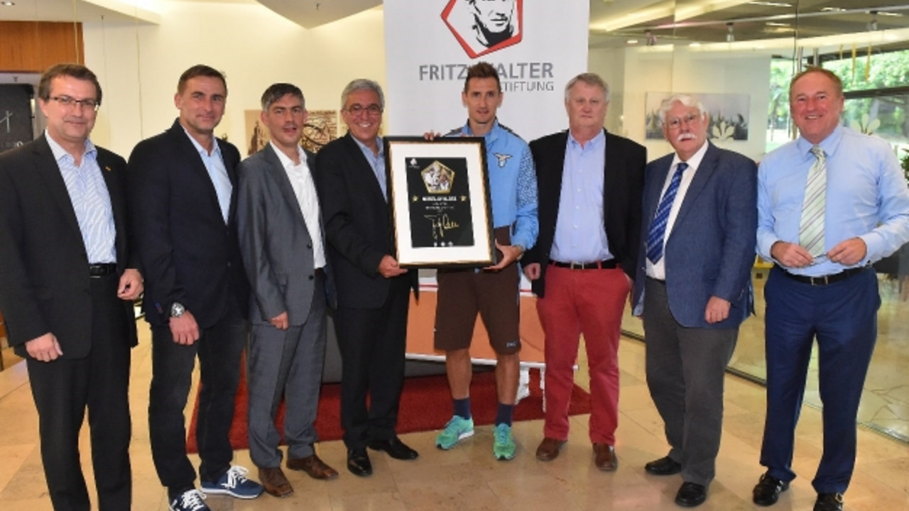 Miroslav Klose als neuer Botschafter der Stiftung