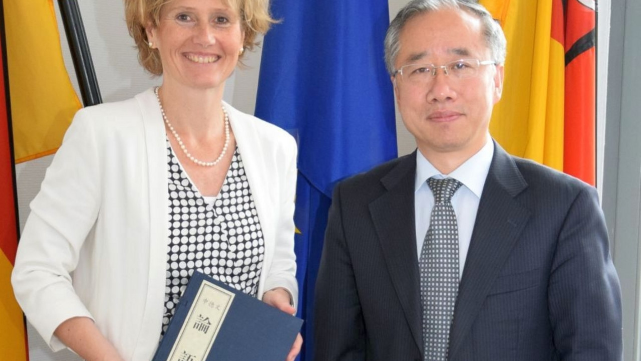 Wirtschaftsministerin Eveline Lemke empfängt den chinesischen Generalkonsul Liang Jianquan; Foto: Wirtschaftsministerium RLP
