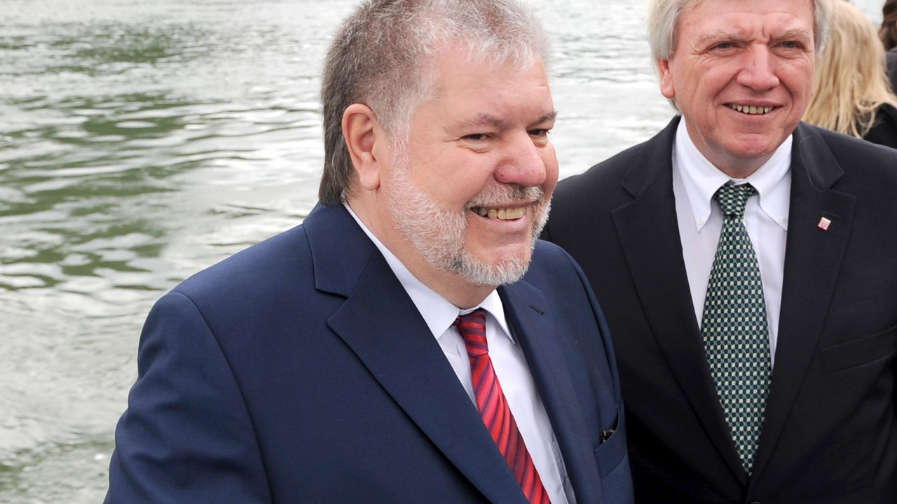 Ministerpräsident Beck und sein hessischer Amtskollege Bouffier bei der Jubiläumsschifffahrt „10 Jahre Welterbe Oberes Mittelrheinthal"; Bild: dpa