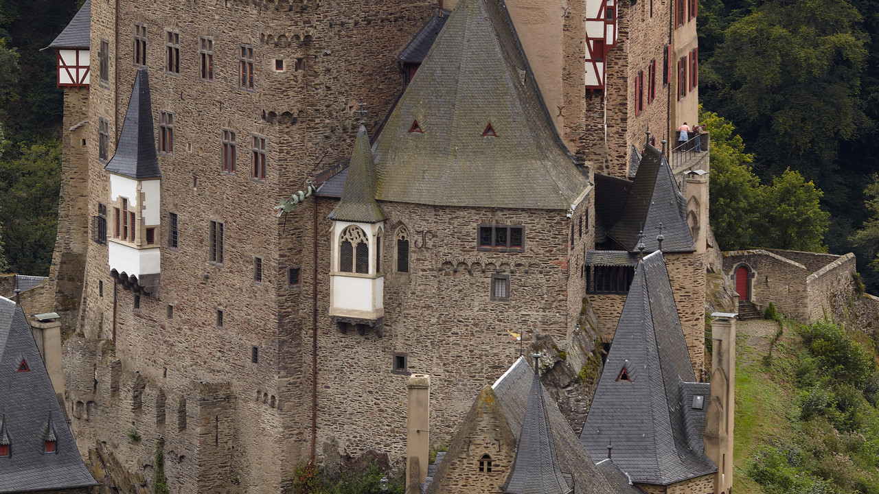 Burg Eltz nach der Sanierung; Bild: dpa