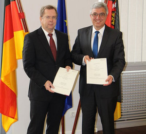Innenminister Roger Lewentz und der Präsident des Leichtathletik Verbandes Rheinland (LVR) Klaus Lotz; Bild: ISIM