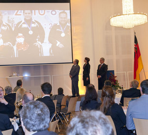 Verleihung der Sportplakette mit Ministerpräsident Kurt Beck; Bild: Melanie Bauer / © Staatskanzlei