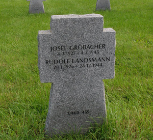 Kriegsgräber; Bild: dpa