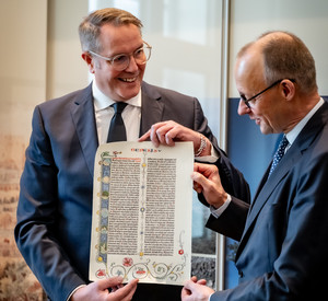 Mainz, 09.12.2025

Bundeskanzler BK Friedrich Merz (CDU) zu Besuch in Rheinland-Pfalz in der Staatskanzlei mit Ministerpräsident MP Alexander Schweitzer.

Photo © Peter Jülich