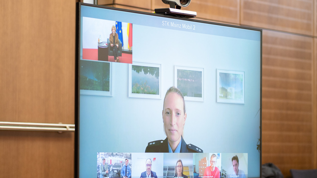 Digital im Gespräch mit Vertreterinnen und Vertretern von Polizei, Justizvollzug und weiteren Bereichen der Landesverwaltung
