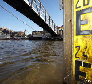 Wasserpegel am Rhein; Bild: © dpa