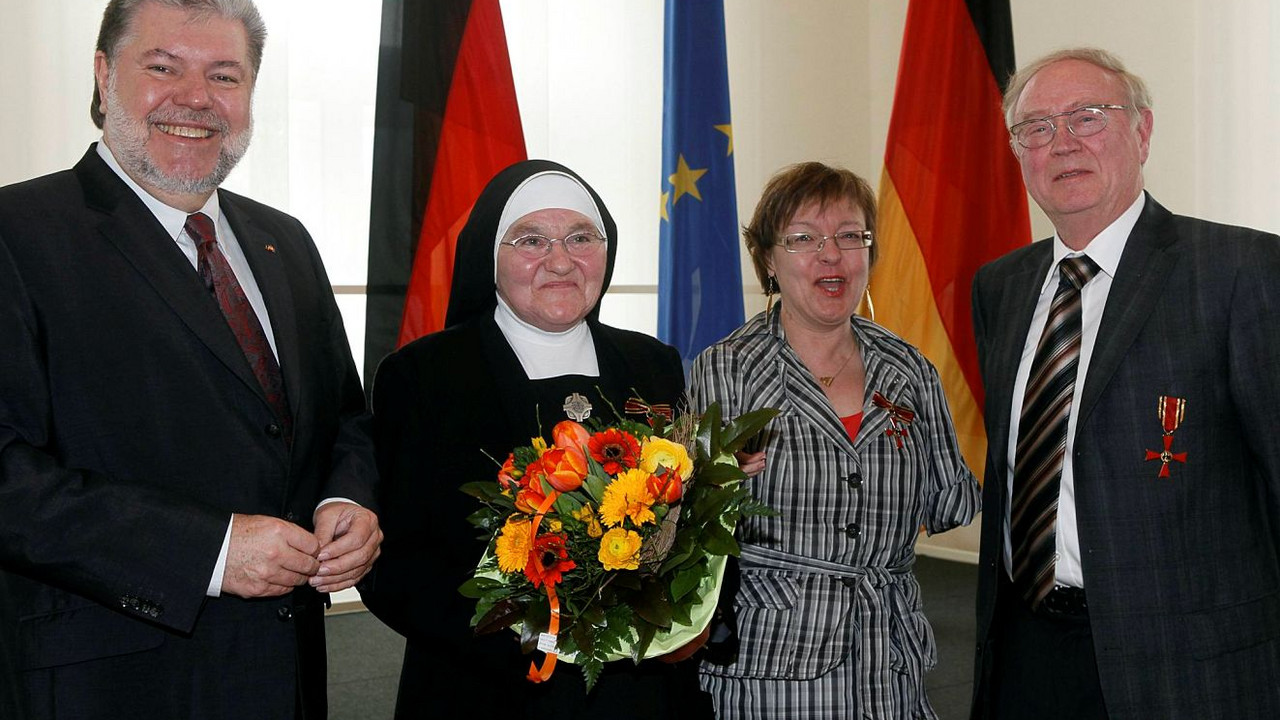 Verleihung Bundesverdienstkreuz; Bild: Stk