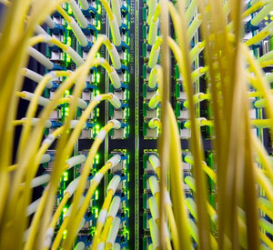Glasfaserkabel dienen zur Übertragung von Hochgeschwindigkeitsinternet; Bild: dpa