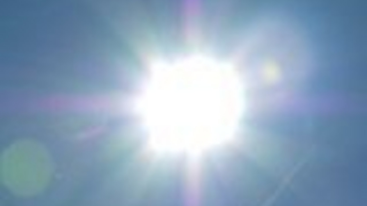 Strahlender Sonnenschein am blauen Himmel; Bild: rlp-Archiv