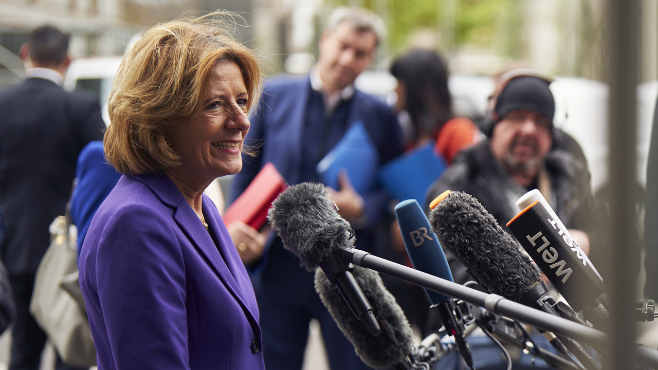 Ministerpräsidentin Malu Dreyer im Gespräch mit der Presse