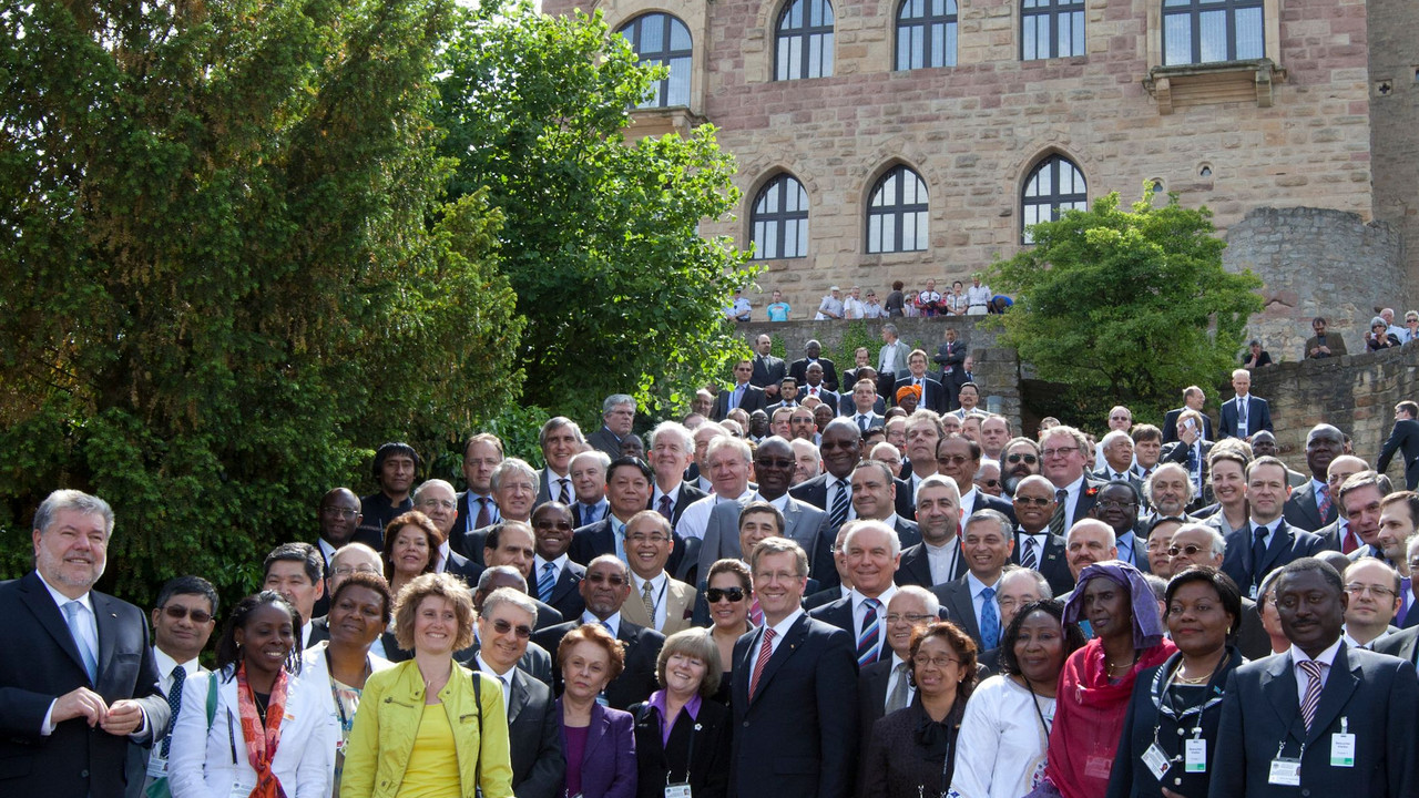 Vor dem Hambacher Schloss; Bild: Voss