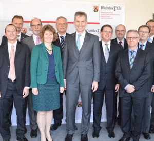 Wirtschaftsministerin Eveline Lemke und Staatssekretär Uwe Hüser treffen Chemieverbände zum Branchengespräch; Bild: Wirtschaftsministerium RLP