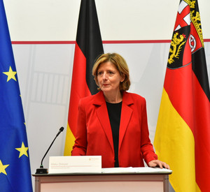 Ministerpräsidentin Malu Dreyer bei der Pressekonferenz nach der Bund-Länder-Schalte