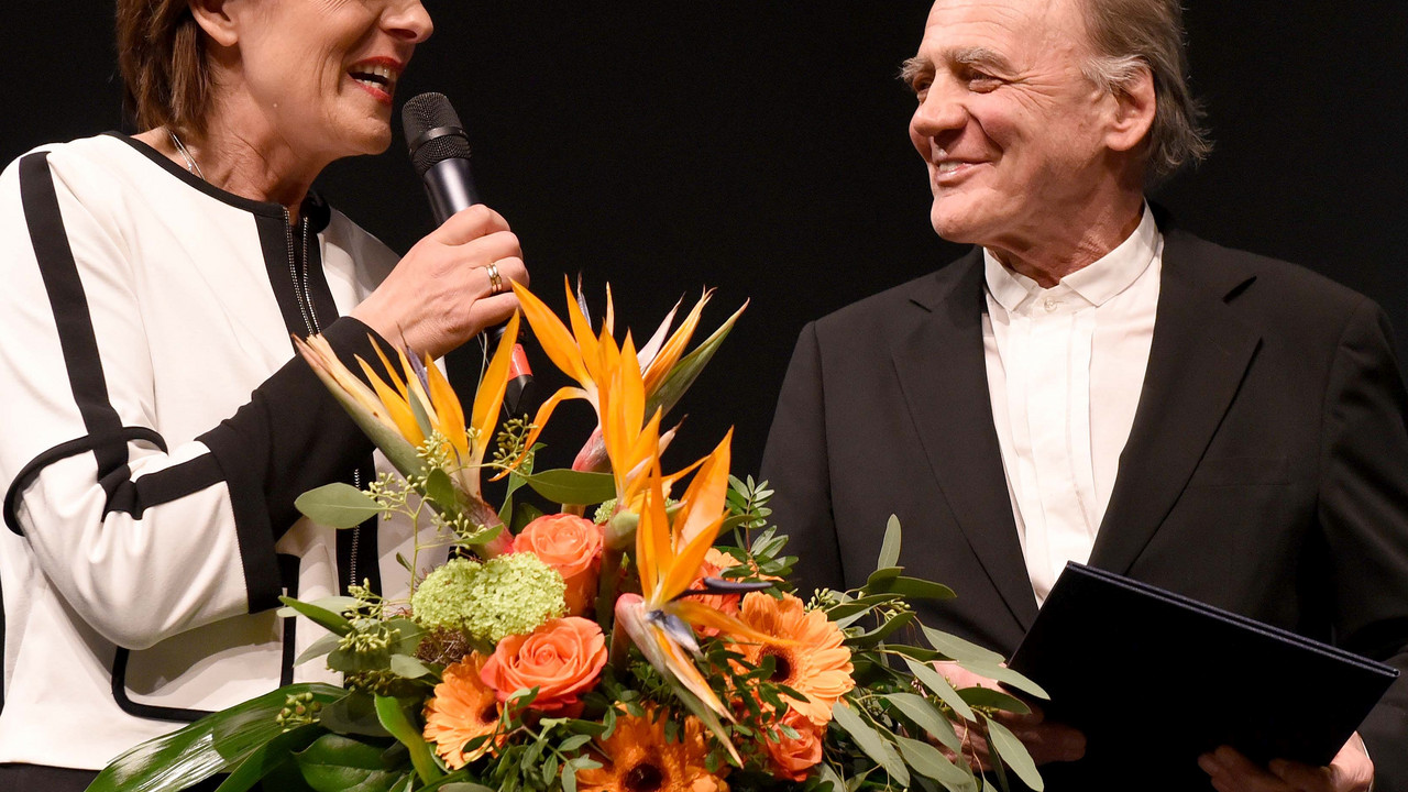 Malu Dreyer verleiht die Zuckmayer-Medaille an Bruno Ganz; Bild: Kristina Schäfer