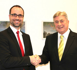Der Chef der Staatskanzlei, Staatssekretär Clemens Hoch, mit dem ungarischen Generalkonsul Dr. János Berényi