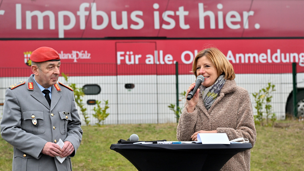 Ministerpräsidentin Malu Dreyer und Generalmajor Carsten Breuer besuchen Impflotsenprojekt in Mainz 