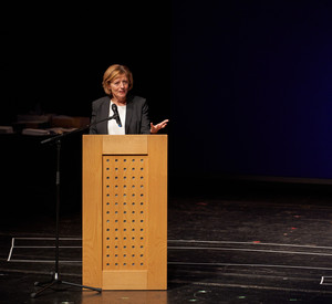 Ministerpräsidentin Malu Dreyer bei der Ehrung der besten Auszubildenden der Industrie- und Handelskammer in Trier.
