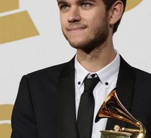 DJ Zedd mit seinem Grammy; Bild: dpa