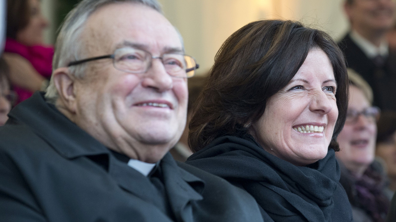 Ministerpräsidentin Malu Dreyer mit Karl Kardinal Lehmann bei der Eröffnung des Ronald McDonald Hauses in Mainz im Dezember 2013.