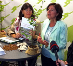 Malu Dreyer und Ulrike Höfken bei der Vorstellung des Nationalpark-Konzeptes in Kirschweiler; Bild: rlp-Archiv