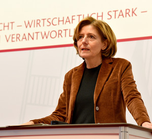 Ministerpräsidentin Malu Dreyer bei der Pressekonferenz nach der Ministerratsschalte