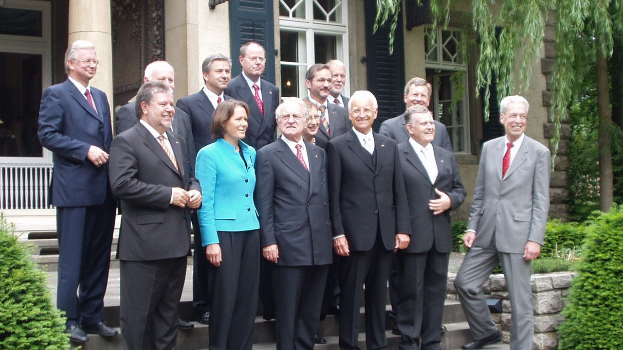 Rau mit den Ministerpräsidenten der Länder 2004; Bild: Nachtsheim