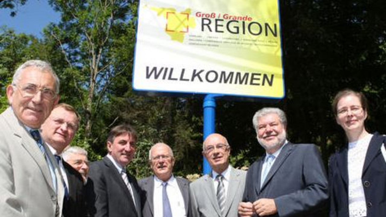 Erstes Straßenschild, das auf die Großregion hinweist; Bild: stk