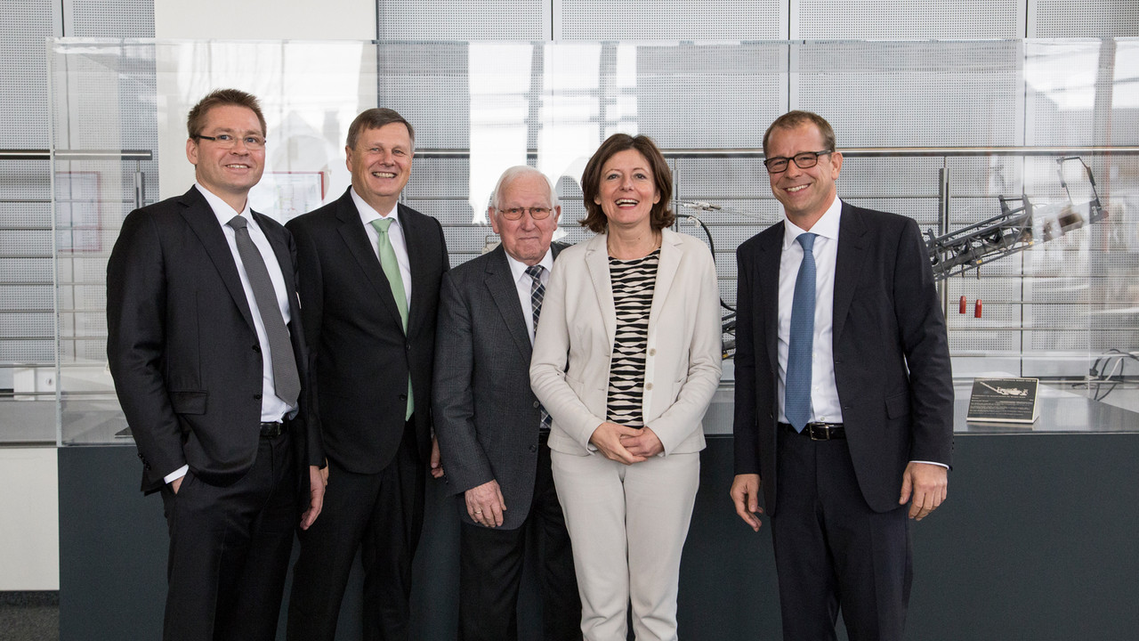Ministerpräsidentin Malu Dreyer bei ihrem Besuch des Straßenbaumaschinen-Herstellers Wirtgen in Windhagen