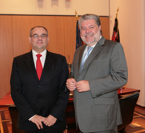 Ministerpräsident Beck mit Generalkonsul Lanapats; Bild: Pipprich