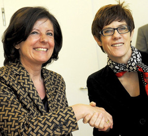 Treffen in Saarbürcken: Dreyer und Kramp-Karrenbauer; Bild: Kümmel / stk-Saarland