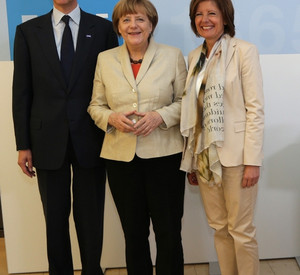 Bei der Jubiläumsfeier: BASF-Vorstandsvorsitzender Dr. Kurt Bock, Bundeskanzlerin Angela Merkel und Ministerpräsidentin Malu Dreyer; Bild: BASF SE