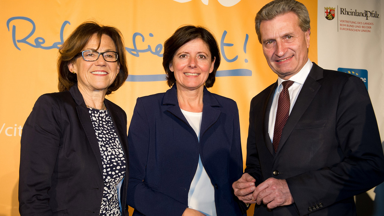 Europaministerin Margit Conrad, Ministerpräsidentin Malu Dreyer und EU-Kommissar Günther Oettinger freuen sich über den großen Zuspruch zur Europaveranstaltung in Koblenz. Bild: Stefan Effner / ©Staatskanzlei