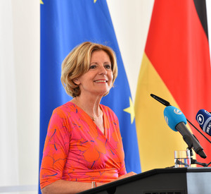Aus Anlass des Jahresgedenkens der Flut und zur besonderen Würdigung des Einsatzes in der Flutnacht werden die Medaillen in diesem Jahr von der Ministerpräsidentin persönlich überreicht.