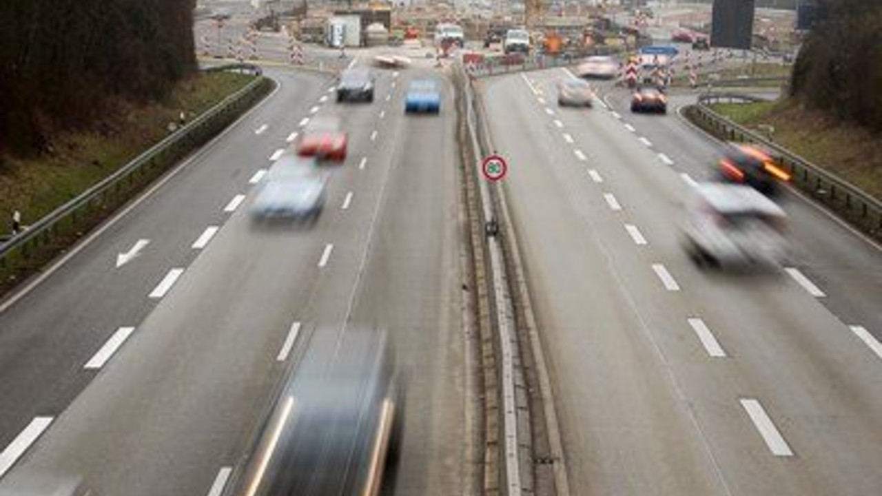 Voraussichtlich ab Ende März soll der Verkehr auf der Schiersteiner Brücke wieder fließen; Bild: dpa