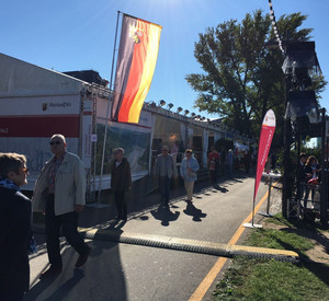 Rheinland-pfälzischer Pavillion beim Fest zum Tag der Deutschen Einheit auf der Ländermeile in Frankfurt